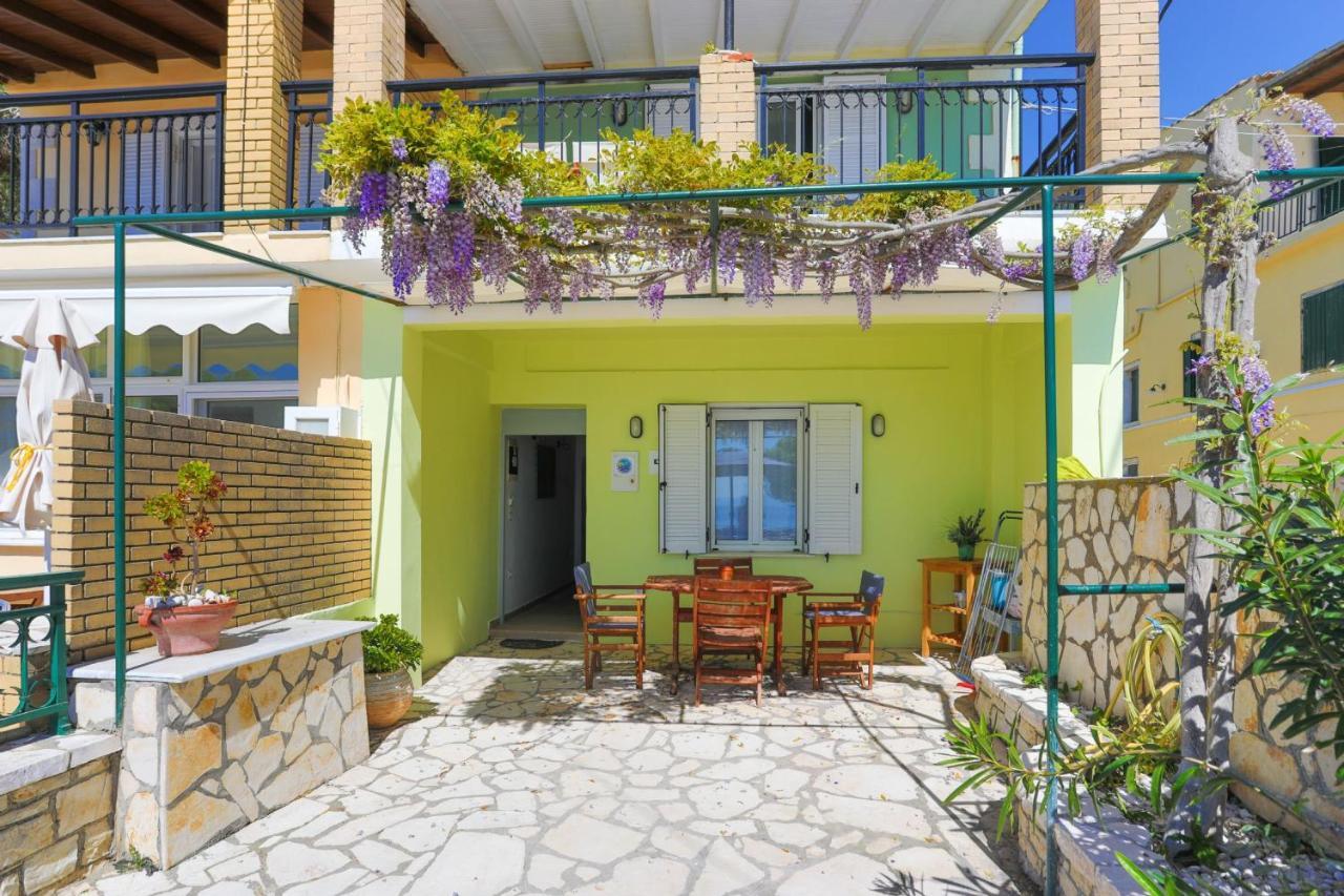 Kaminaki Beachfront Apartments Nisaki  Zewnętrze zdjęcie
