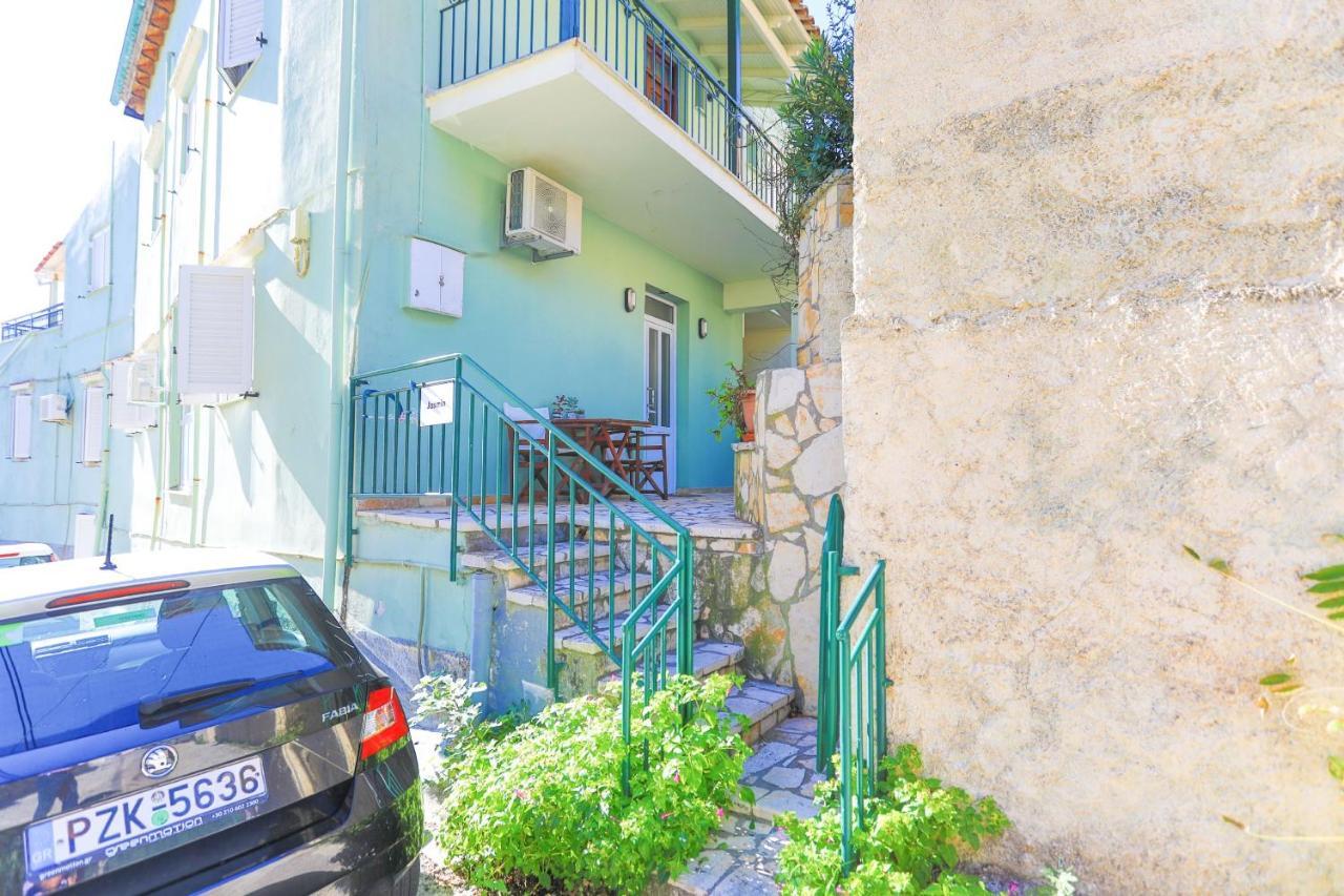 Kaminaki Beachfront Apartments Nisaki  Zewnętrze zdjęcie