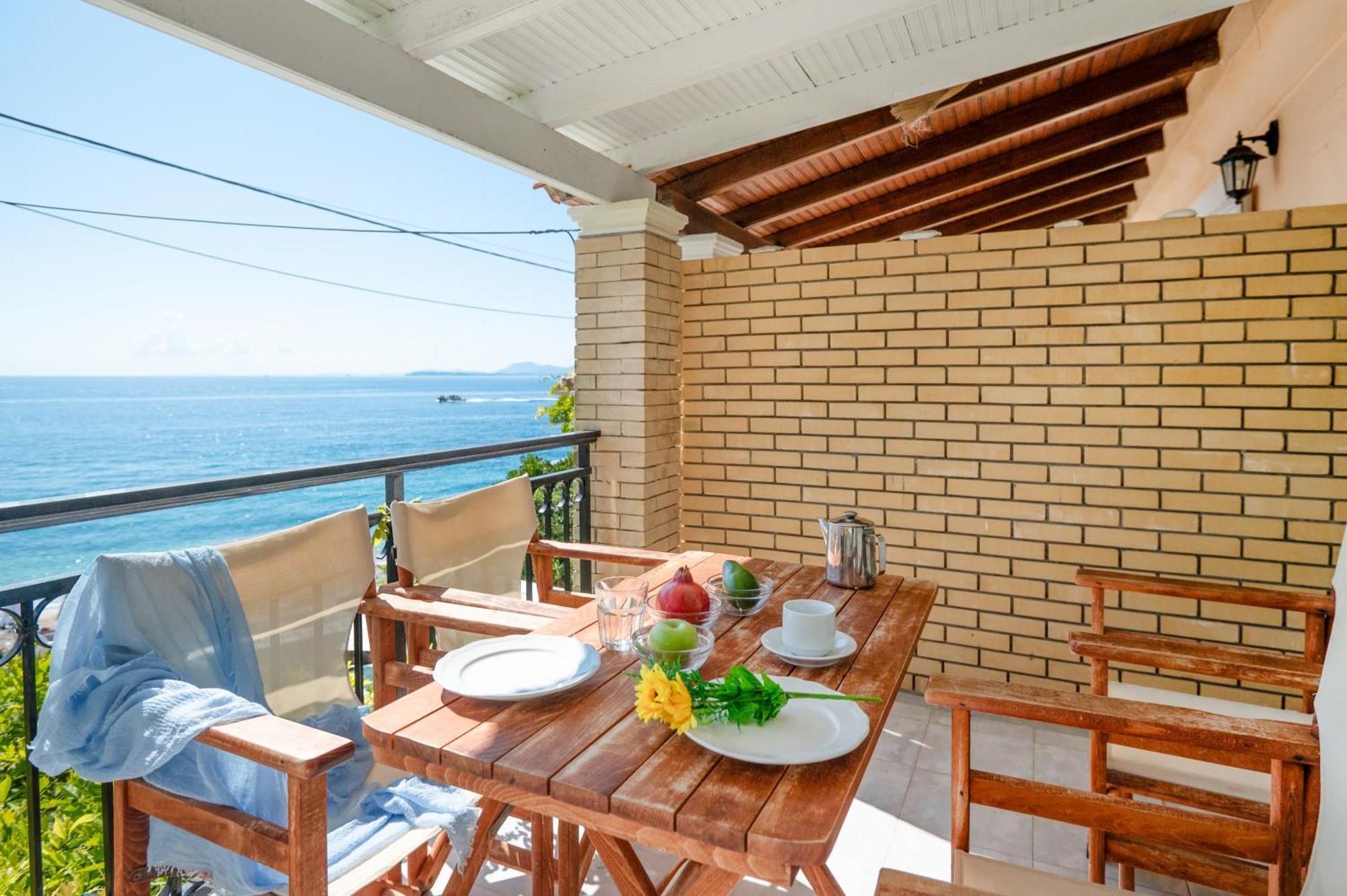 Kaminaki Beachfront Apartments Nisaki  Zewnętrze zdjęcie