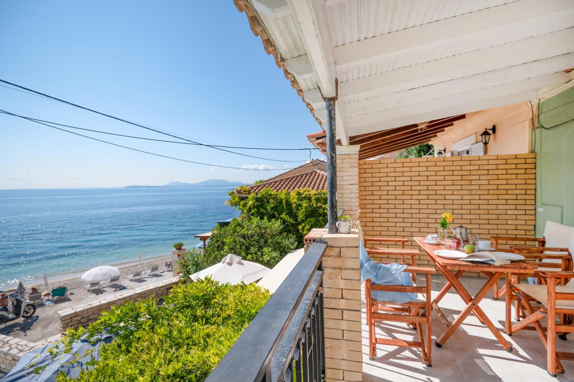 Kaminaki Beachfront Apartments Nisaki  Zewnętrze zdjęcie